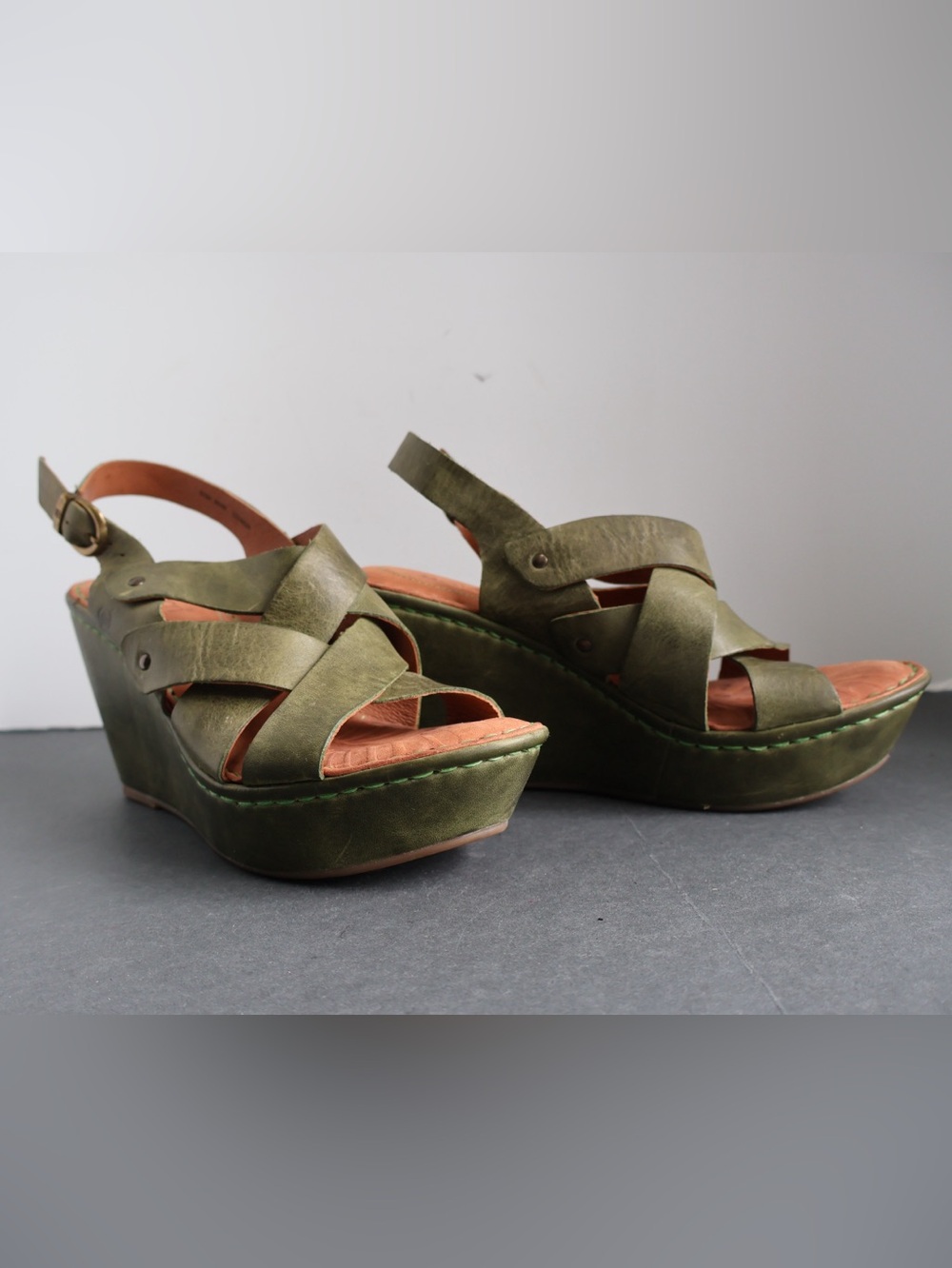 Born Olive Green Leather Wedge Sandals Size 8 - Picture 3 of 11